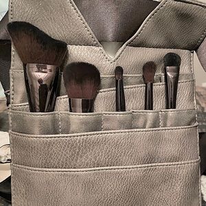 Laura Mercier 5 piece full size brush set